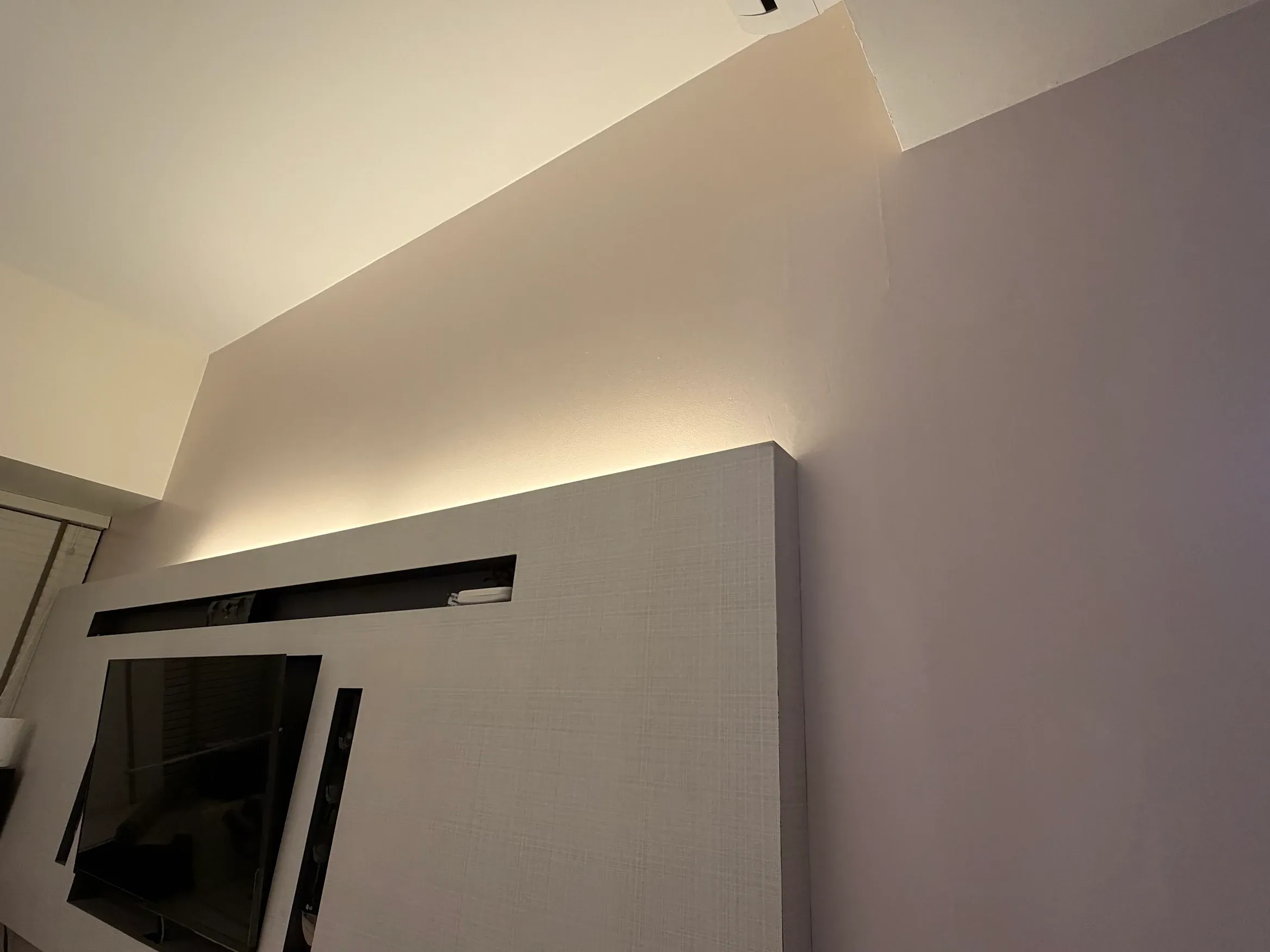 Weather-resistant coatings for a tropical climate